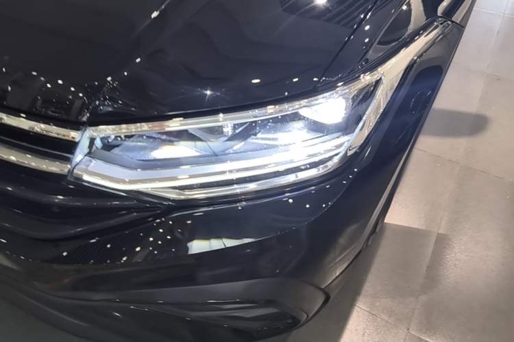 Used Volkswagen Tiguan L 2024 Outstanding Model 300TSI Automatic Two-Wheel Drive Longteng Edition Left Front Headlight