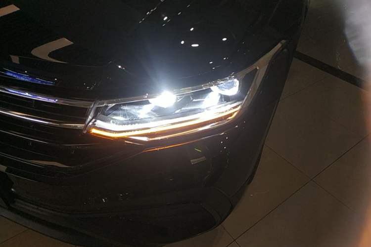 Used Volkswagen Tiguan L 2024 Outstanding Model 300TSI Automatic Two-Wheel Drive Longteng Edition Left Front Headlight
