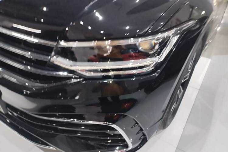 Used Volkswagen Tiguan L 2024 Outstanding Model 330TSI Automatic Two-Wheel Drive R-Line Dragon Glory Edition Left Front Headlight