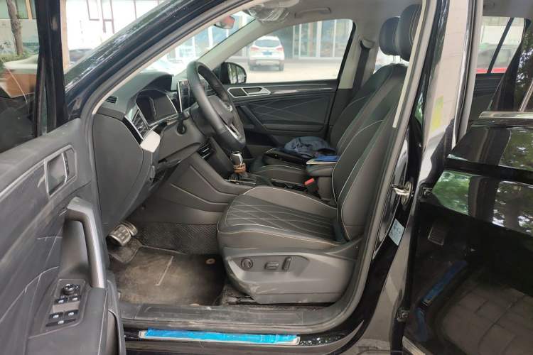 Used Volkswagen Tiguan L 2024 Outstanding Model 330TSI Automatic Two-Wheel Drive R-Line Dragon Glory Edition Left Front Seat
