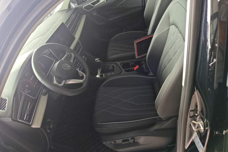 Used Volkswagen Tiguan L 2024 Outstanding Model 300TSI Automatic Two-Wheel Drive Longteng Edition Left Front Seat