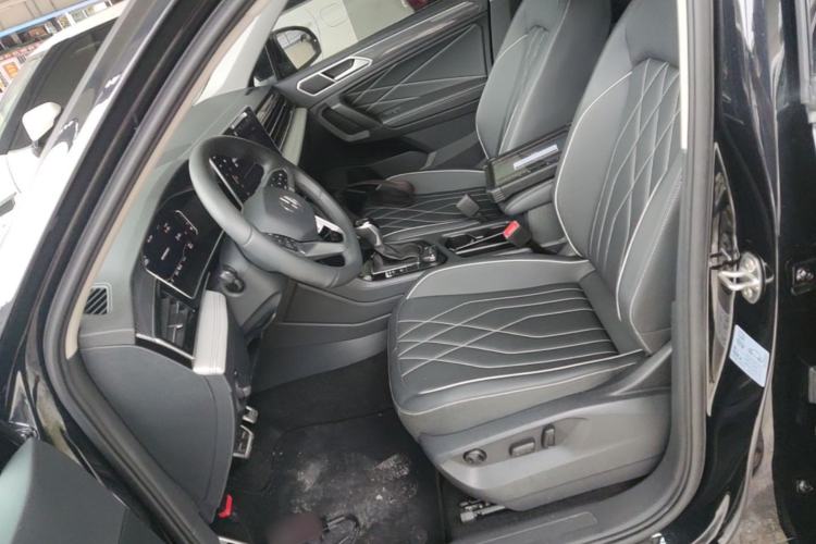 Used Volkswagen Tiguan L 2024 Outstanding Model 330TSI Automatic Two-Wheel Drive R-Line Dragon Glory Edition Left Front Seat