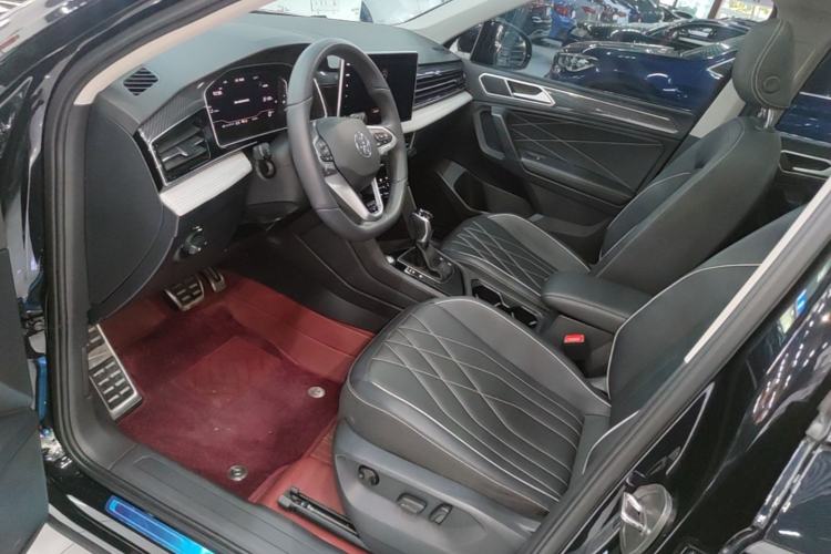 Used Volkswagen Tiguan L 2024 Outstanding Model 330TSI Automatic Two-Wheel Drive R-Line Dragon Glory Edition Left Front Seat