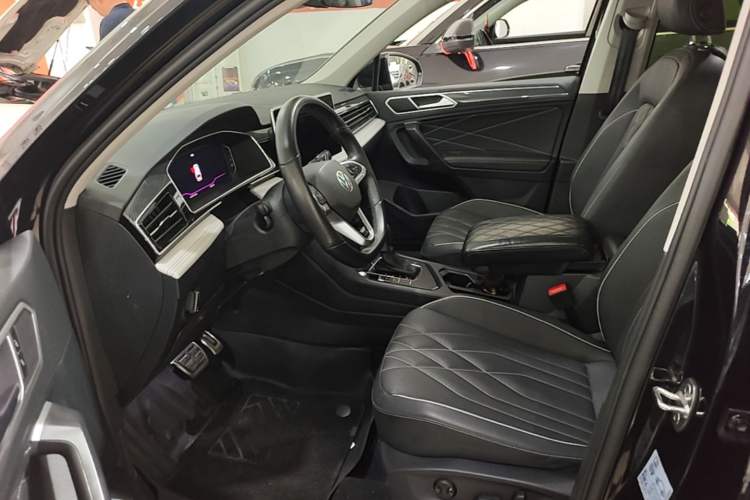 Used Volkswagen Tiguan L 2024 330TSI Automatic Two-Wheel Drive R-Line Enhanced Edition Left Front Seat