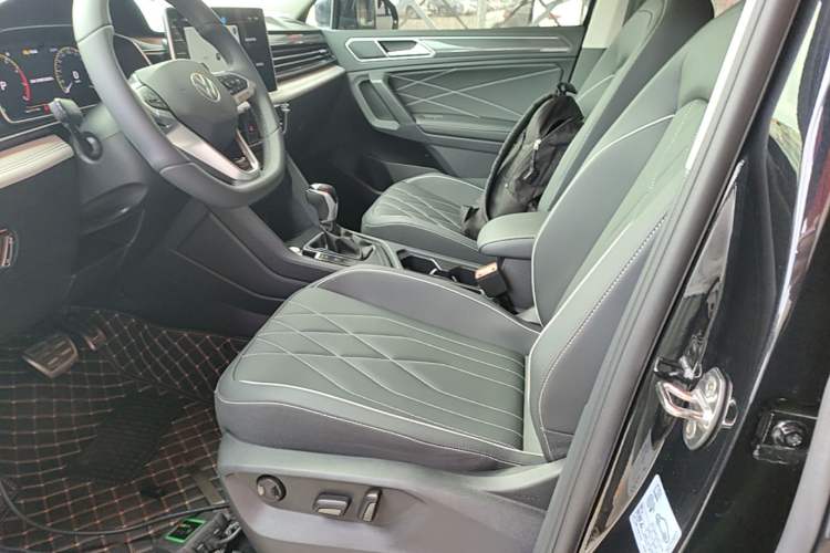 Used Volkswagen Tiguan L 2024 Outstanding Model 330TSI Automatic Two-Wheel Drive R-Line Dragon Glory Edition Left Front Seat