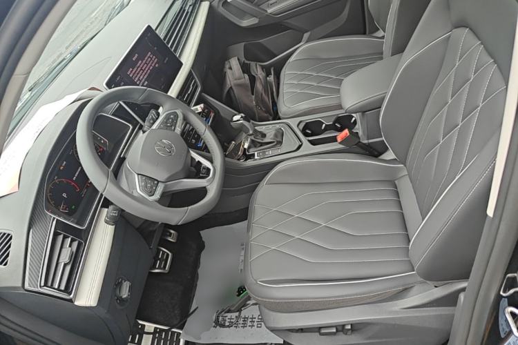 Used Volkswagen Tiguan L 2024 Outstanding Model 330TSI Automatic Two-Wheel Drive R-Line Dragon Glory Edition Left Front Seat