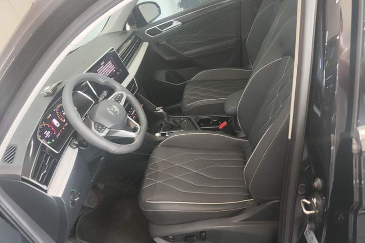 Used Volkswagen Tiguan L 2024 Outstanding Model 300TSI Automatic Two-Wheel Drive Longteng Edition Left Front Seat