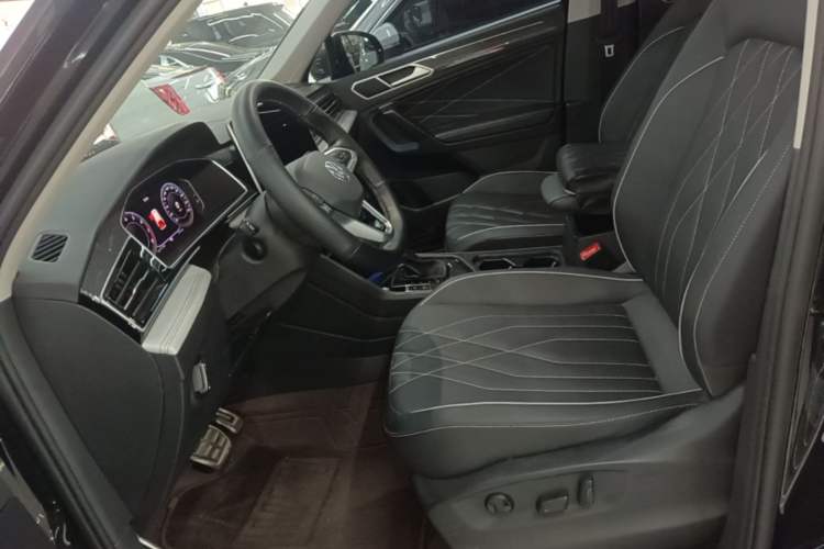 Used Volkswagen Tiguan L 2024 330TSI Automatic Two-Wheel Drive R-Line Enhanced Edition Left Front Seat