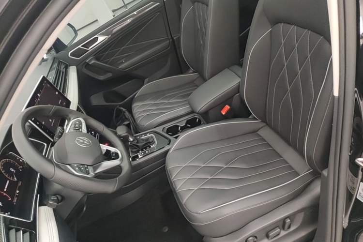 Used Volkswagen Tiguan L 2024 330TSI Automatic Two-Wheel Drive R-Line Enhanced Edition Left Front Seat