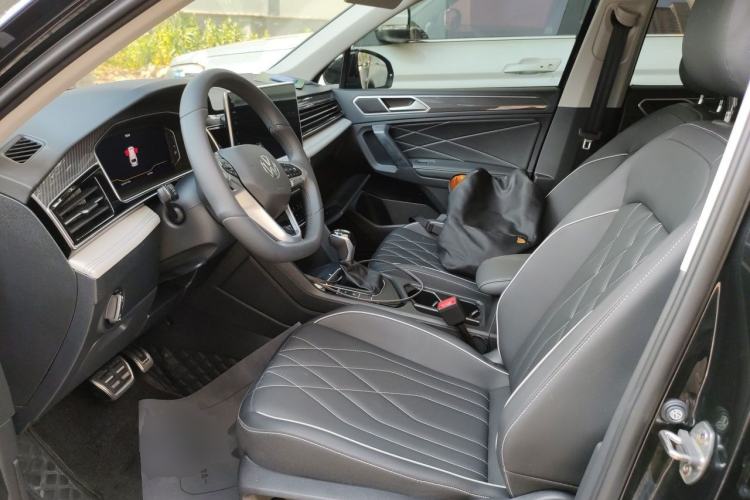 Used Volkswagen Tiguan L 2024 Outstanding Model 330TSI Automatic Two-Wheel Drive R-Line Dragon Glory Edition Left Front Seat