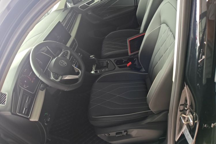 Used Volkswagen Tiguan L 2024 Outstanding Model 300TSI Automatic Two-Wheel Drive Longteng Edition Left Front Seat