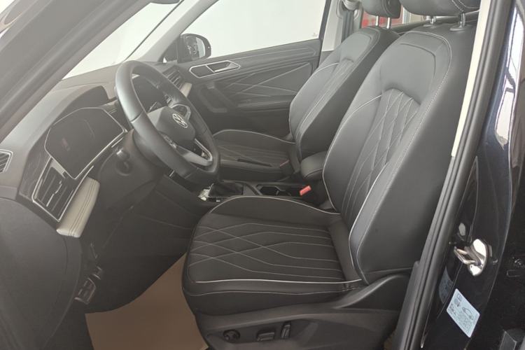Used Volkswagen Tiguan L 2024 Outstanding Model 330TSI Automatic Two-Wheel Drive R-Line Dragon Glory Edition Left Front Seat