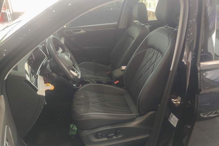 Used Volkswagen Tiguan L 2024 330TSI Automatic Two-Wheel Drive R-Line Enhanced Edition Left Front Seat
