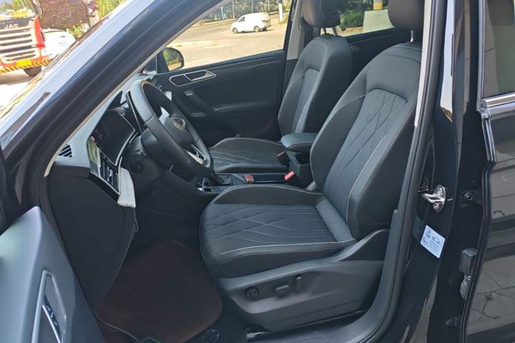 Used Volkswagen Tiguan L 2024 Outstanding Model 330TSI Automatic Two-Wheel Drive R-Line Dragon Glory Edition Left Front Seat