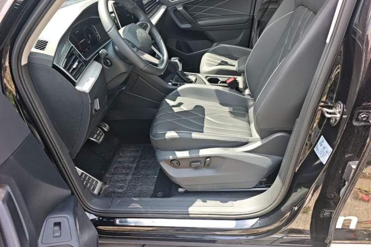 Used Volkswagen Tiguan L 2024 330TSI Automatic Two-Wheel Drive R-Line Enhanced Edition Left Front Seat