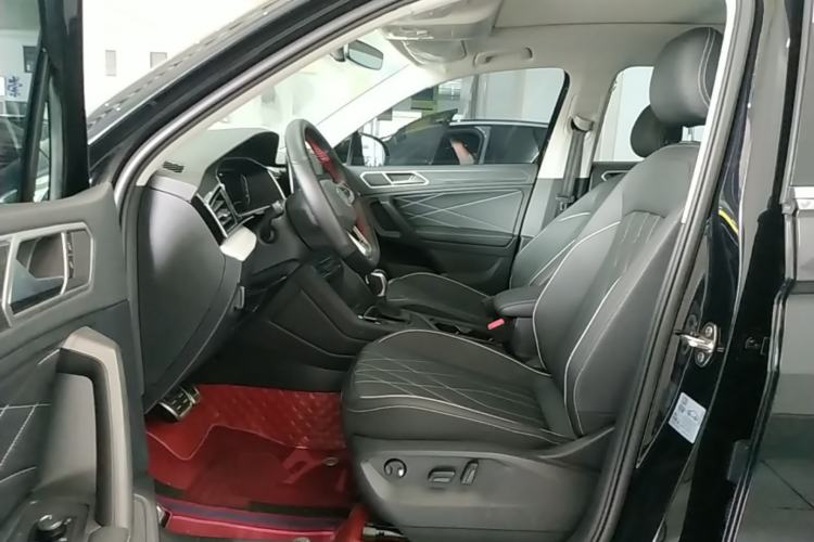 Used Volkswagen Tiguan L 2024 Outstanding Model 330TSI Automatic Two-Wheel Drive R-Line Dragon Glory Edition Left Front Seat