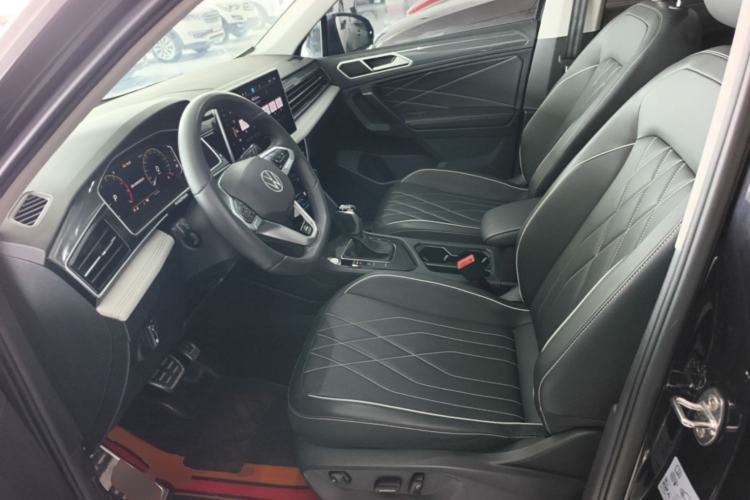 Used Volkswagen Tiguan L 2024 Outstanding Model 330TSI Automatic Two-Wheel Drive R-Line Dragon Glory Edition Left Front Seat
