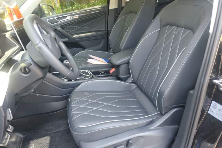 Used Volkswagen Tiguan L 2024 Outstanding Model 330TSI Automatic Two-Wheel Drive R-Line Dragon Glory Edition Left Front Seat
