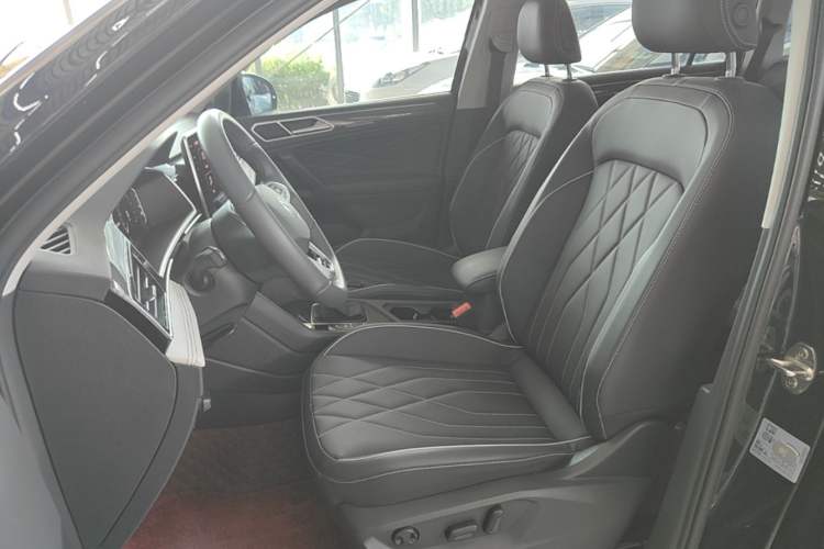 Used Volkswagen Tiguan L 2024 Outstanding Model 330TSI Automatic Two-Wheel Drive R-Line Dragon Glory Edition Left Front Seat