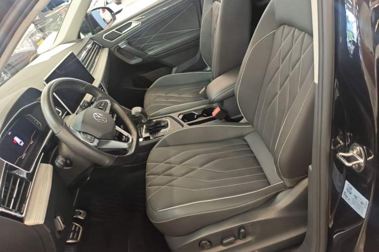 Used Volkswagen Tiguan L 2024 330TSI Automatic Two-Wheel Drive R-Line Enhanced Edition Left Front Seat