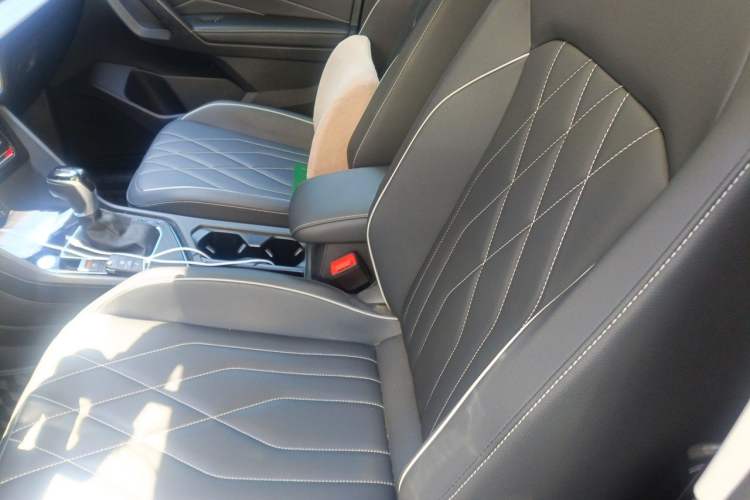 Used Volkswagen Tiguan L 2024 Outstanding Model 330TSI Automatic Two-Wheel Drive R-Line Dragon Glory Edition Left Front Seat