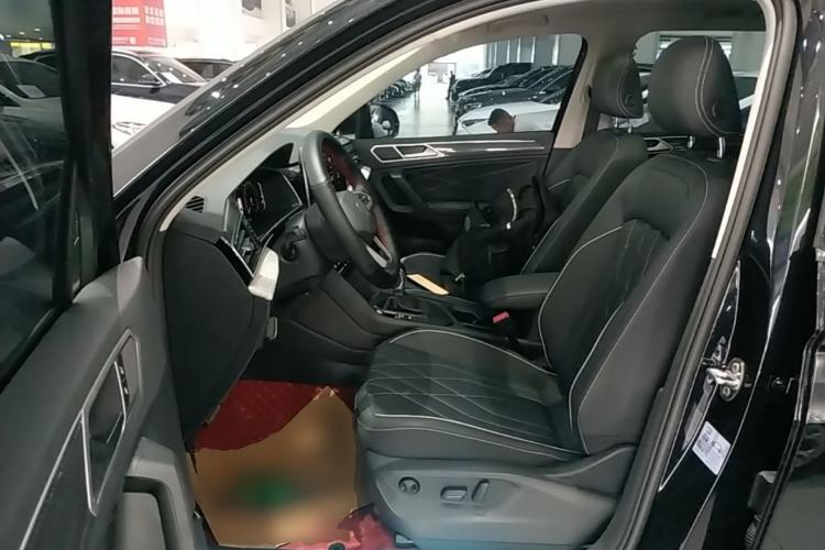 Used Volkswagen Tiguan L 2024 Outstanding Model 330TSI Automatic Two-Wheel Drive R-Line Dragon Glory Edition Left Front Seat