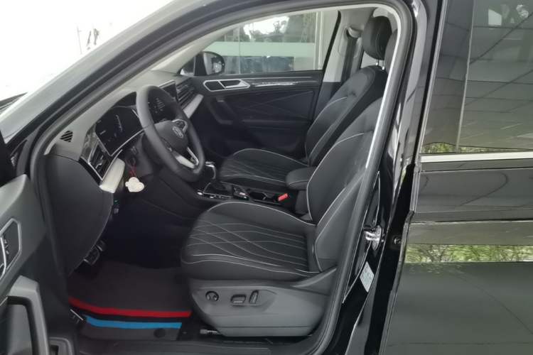 Used Volkswagen Tiguan L 2024 330TSI Automatic Two-Wheel Drive R-Line Enhanced Edition Left Front Seat