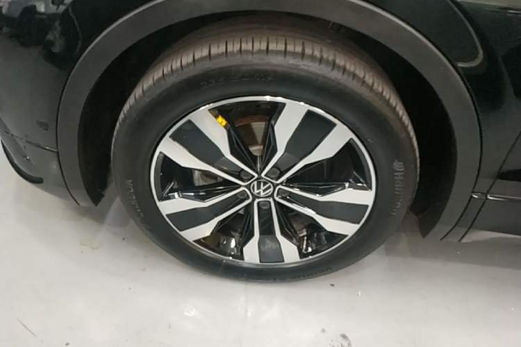 Used Volkswagen Tiguan L 2024 330TSI Automatic Two-Wheel Drive R-Line Enhanced Edition Left Front Wheel Hub