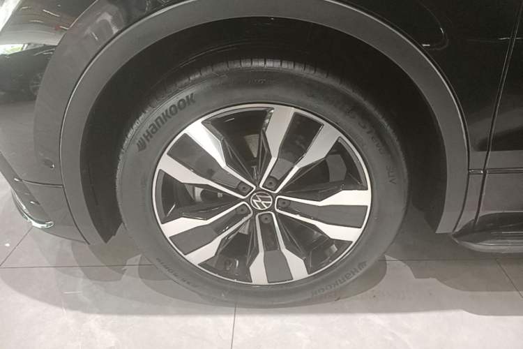 Used Volkswagen Tiguan L 2024 330TSI Automatic Two-Wheel Drive R-Line Enhanced Edition Left Front Wheel Hub