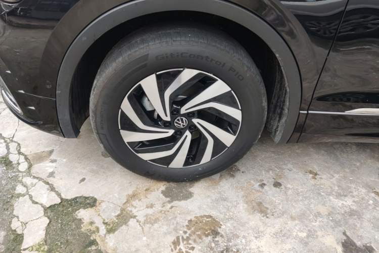 Used Volkswagen Tiguan L 2024 Outstanding Model 330TSI Automatic Two-Wheel Drive R-Line Dragon Glory Edition Left Front Wheel Hub