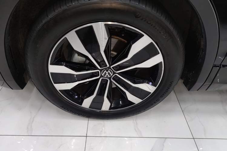 Used Volkswagen Tiguan L 2024 Outstanding Model 330TSI Automatic Two-Wheel Drive R-Line Dragon Glory Edition Left Front Wheel Hub