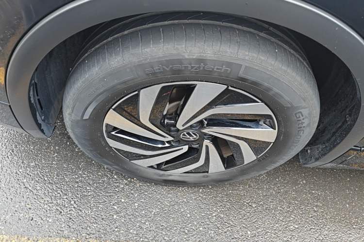 Used Volkswagen Tiguan L 2024 Outstanding Model 330TSI Automatic Two-Wheel Drive R-Line Dragon Glory Edition Left Front Wheel Hub