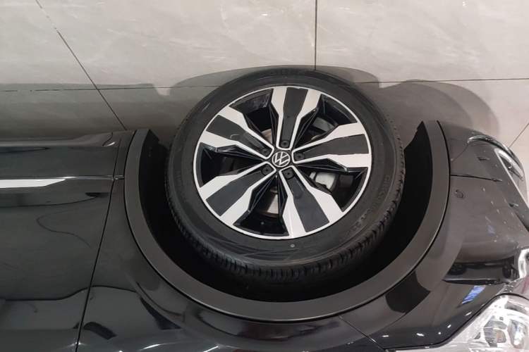 Used Volkswagen Tiguan L 2024 330TSI Automatic Two-Wheel Drive R-Line Enhanced Edition Left Front Wheel Hub