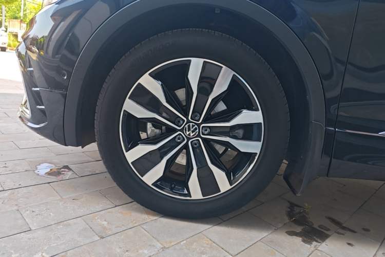 Used Volkswagen Tiguan L 2024 Outstanding Model 330TSI Automatic Two-Wheel Drive R-Line Dragon Glory Edition Left Front Wheel Hub