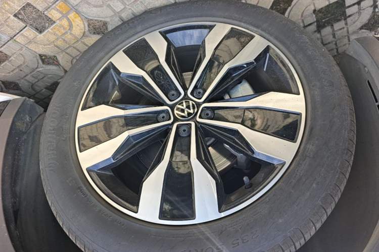 Used Volkswagen Tiguan L 2024 330TSI Automatic Two-Wheel Drive R-Line Enhanced Edition Left Front Wheel Hub