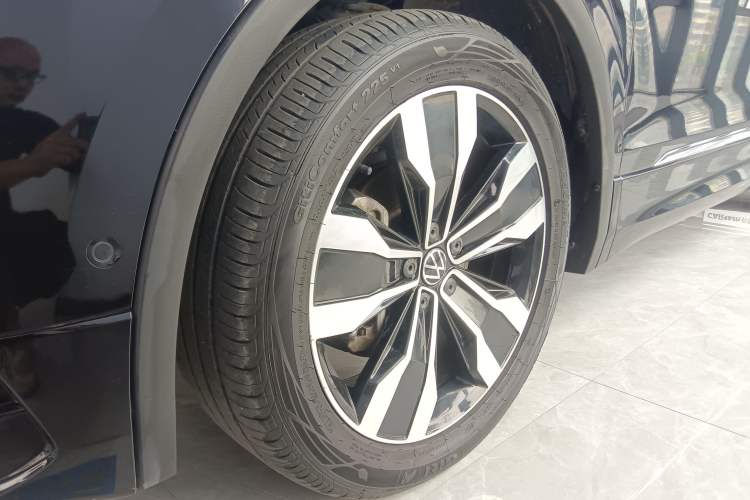 Used Volkswagen Tiguan L 2024 330TSI Automatic Two-Wheel Drive R-Line Enhanced Edition Left Front Wheel Hub