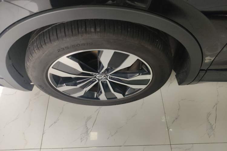 Used Volkswagen Tiguan L 2024 330TSI Automatic Two-Wheel Drive R-Line Enhanced Edition Left Front Wheel Hub