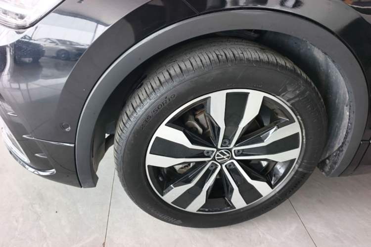Used Volkswagen Tiguan L 2024 Outstanding Model 330TSI Automatic Two-Wheel Drive R-Line Dragon Glory Edition Left Front Wheel Hub