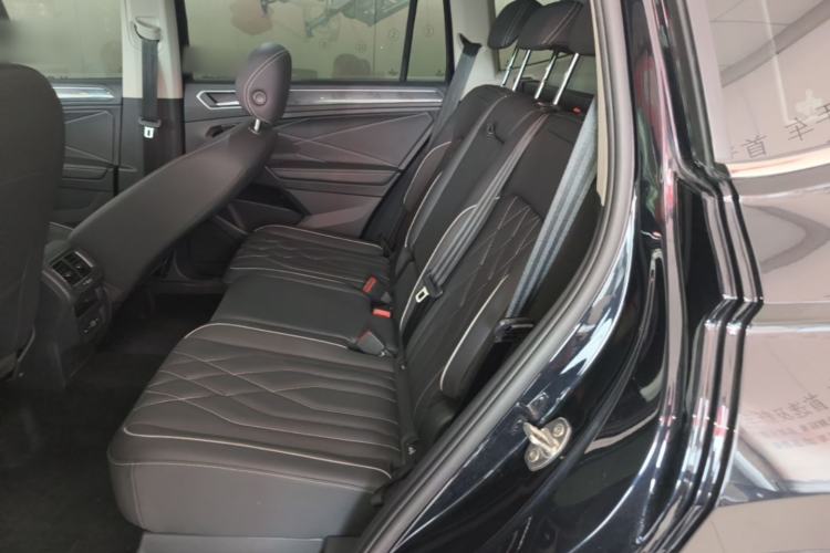 Used Volkswagen Tiguan L 2024 330TSI Automatic Two-Wheel Drive R-Line Enhanced Edition Left Rear Seat