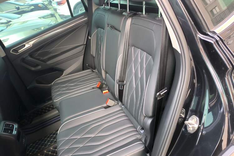 Used Volkswagen Tiguan L 2024 330TSI Automatic Two-Wheel Drive R-Line Enhanced Edition Left Rear Seat