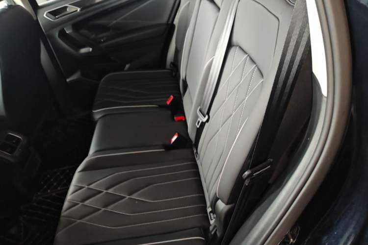 Used Volkswagen Tiguan L 2024 Outstanding Model 300TSI Automatic Two-Wheel Drive Longteng Edition Left Rear Seat