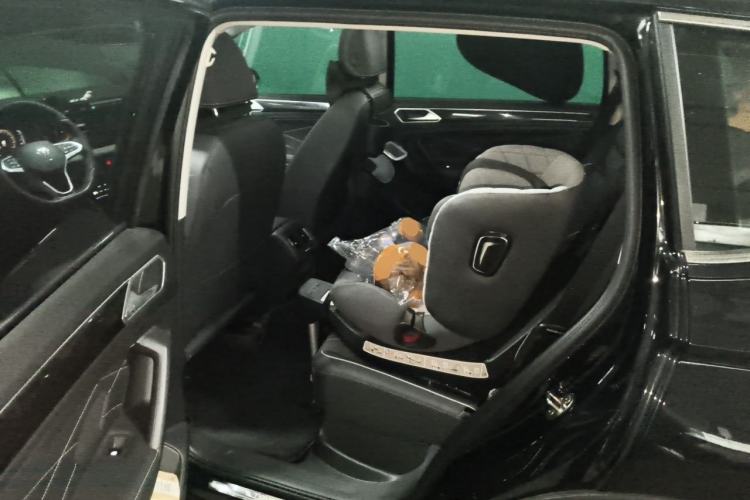 Used Volkswagen Tiguan L 2024 Outstanding Model 300TSI Automatic Two-Wheel Drive Longteng Edition Left Rear Seat