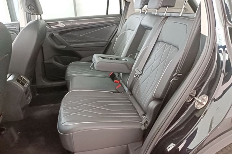 Used Volkswagen Tiguan L 2024 330TSI Automatic Two-Wheel Drive R-Line Enhanced Edition Left Rear Seat