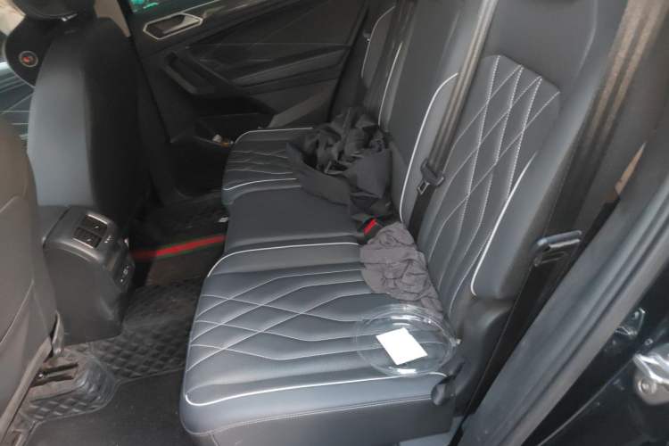 Used Volkswagen Tiguan L 2024 330TSI Automatic Two-Wheel Drive R-Line Enhanced Edition Left Rear Seat
