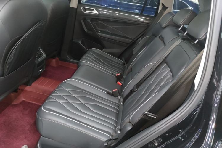 Used Volkswagen Tiguan L 2024 Outstanding Model 330TSI Automatic Two-Wheel Drive R-Line Dragon Glory Edition Left Rear Seat