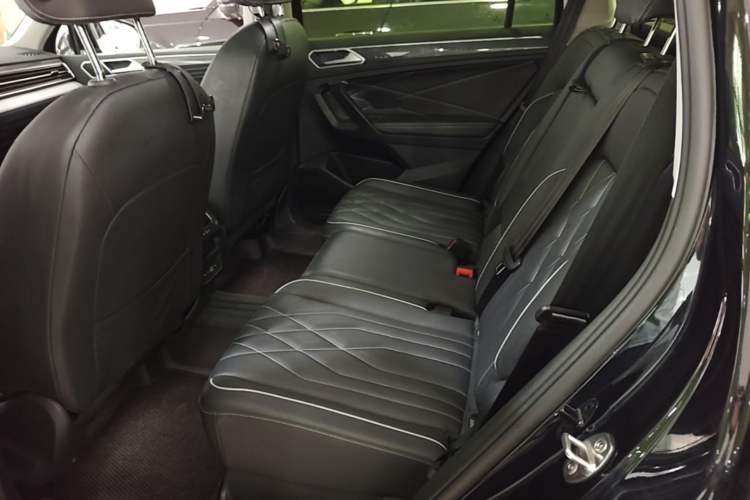 Used Volkswagen Tiguan L 2024 330TSI Automatic Two-Wheel Drive R-Line Enhanced Edition Left Rear Seat