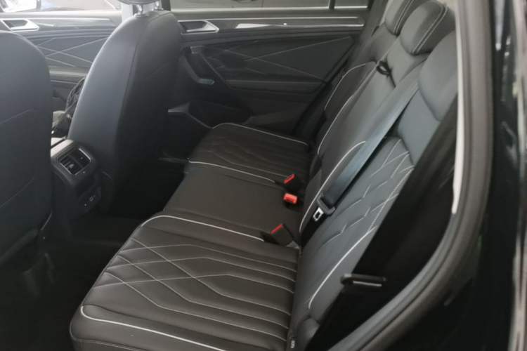 Used Volkswagen Tiguan L 2024 330TSI Automatic Two-Wheel Drive R-Line Enhanced Edition Left Rear Seat