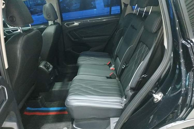 Used Volkswagen Tiguan L 2024 330TSI Automatic Two-Wheel Drive R-Line Enhanced Edition Left Rear Seat