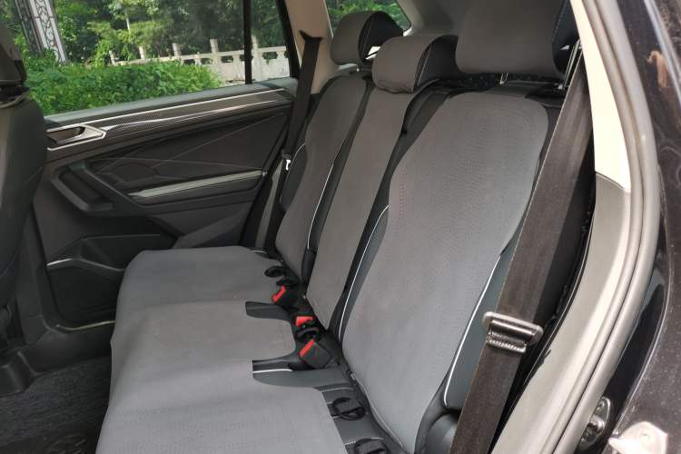 Used Volkswagen Tiguan L 2024 330TSI Automatic Two-Wheel Drive R-Line Enhanced Edition Left Rear Seat