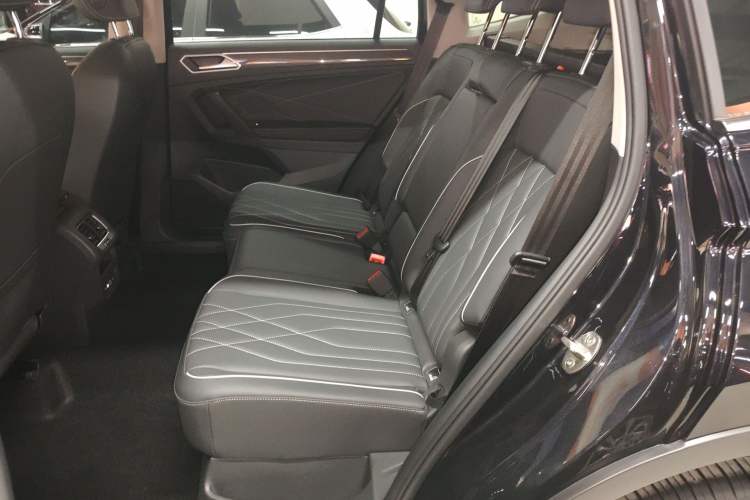 Used Volkswagen Tiguan L 2024 330TSI Automatic Two-Wheel Drive R-Line Enhanced Edition Left Rear Seat